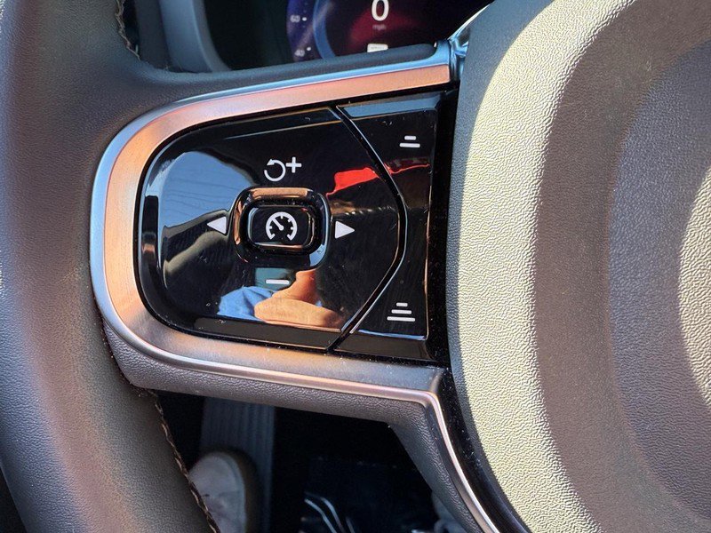 Certified 2024 Volvo S60 B5 Plus w/ Protection Package Premier image 32