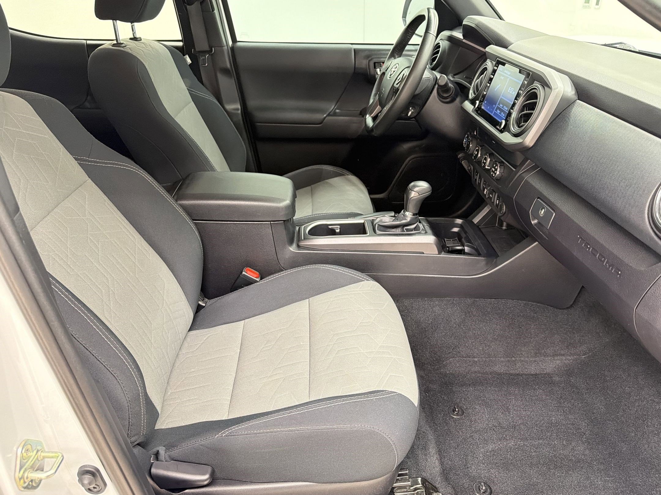 Used 2020 Toyota Tacoma TRD Off-Road w/ Technology Package AWD/4WD image 27