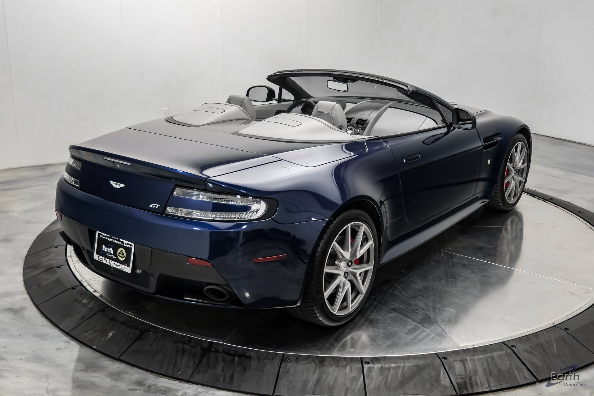 Used 2015 Aston Martin V8 Vantage GT RWD image 23