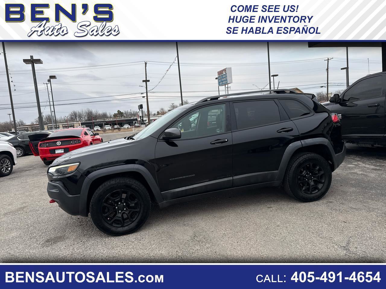 Used 2019 Jeep Cherokee Trailhawk w/ Comfort/Convenience Group AWD/4WD image 1