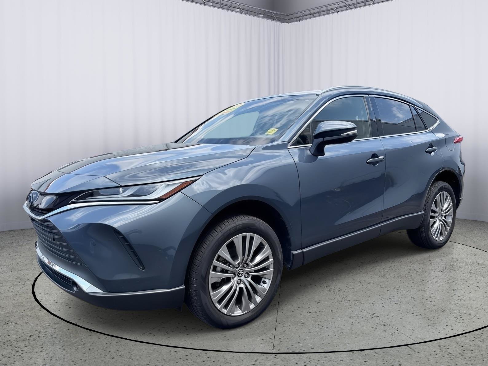 Used 2022 Toyota Venza Limited AWD/4WD image 12