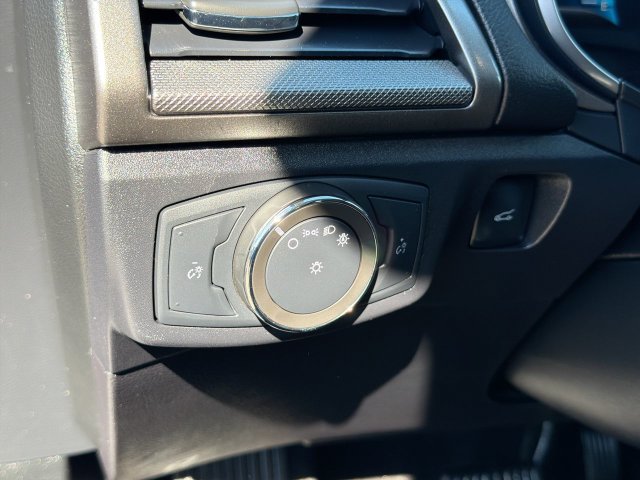 Used 2020 Ford Fusion SE FWD image 20