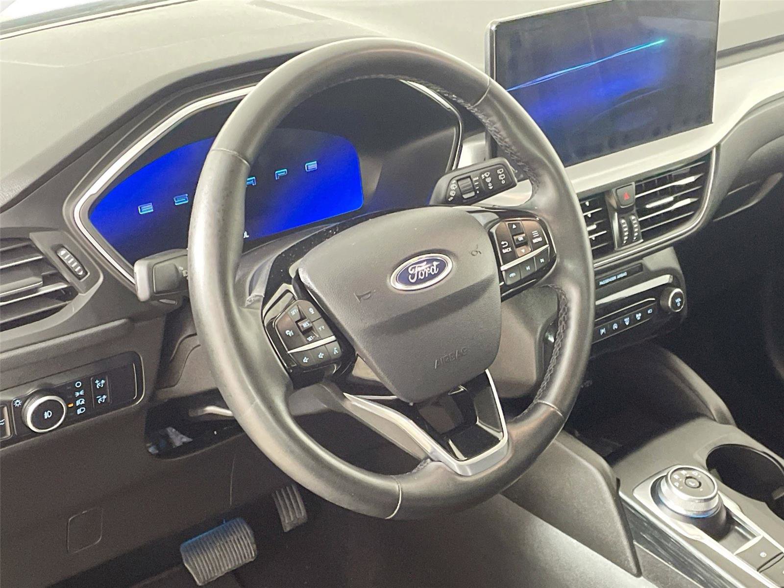 Used 2024 Ford Escape Platinum image 18