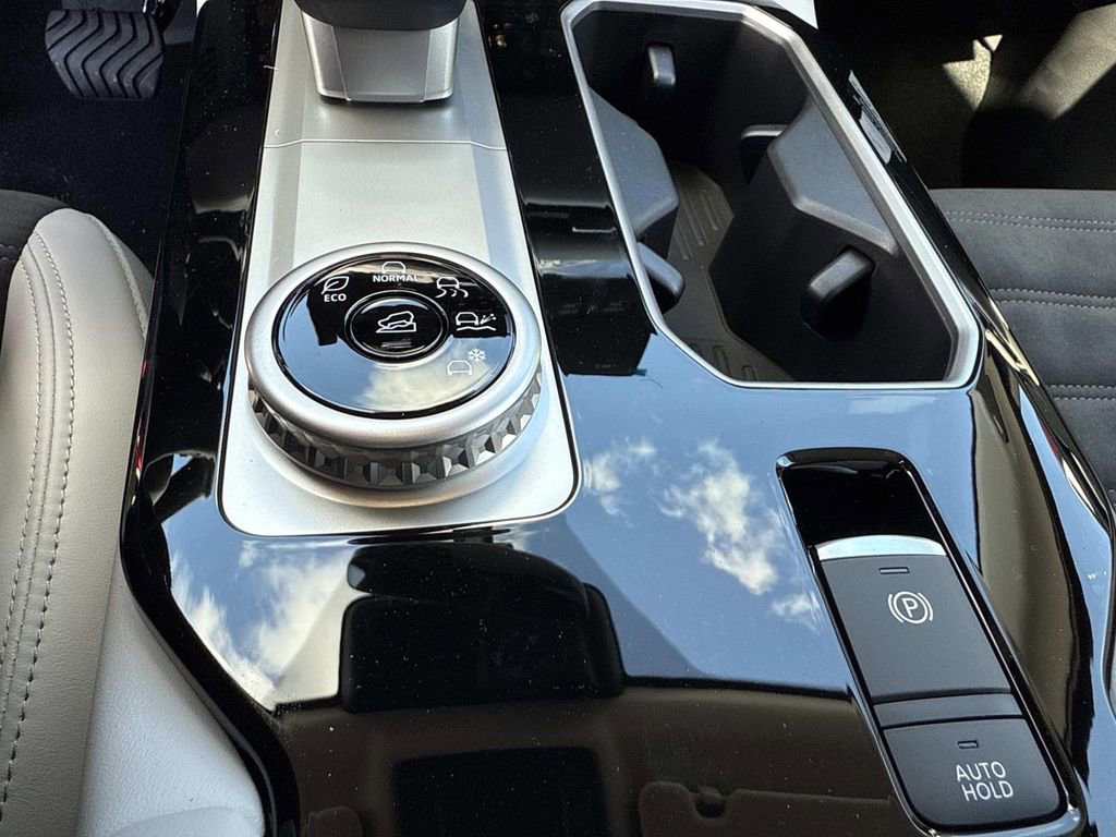 New 2025 Mitsubishi Outlander SE image 33