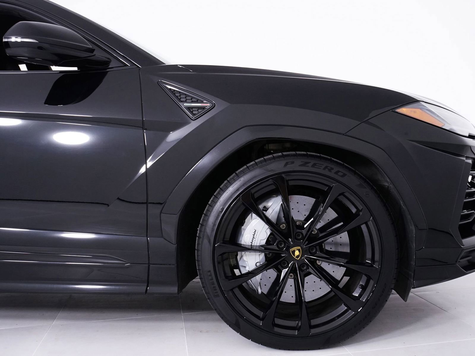 Used 2022 Lamborghini Urus image 16