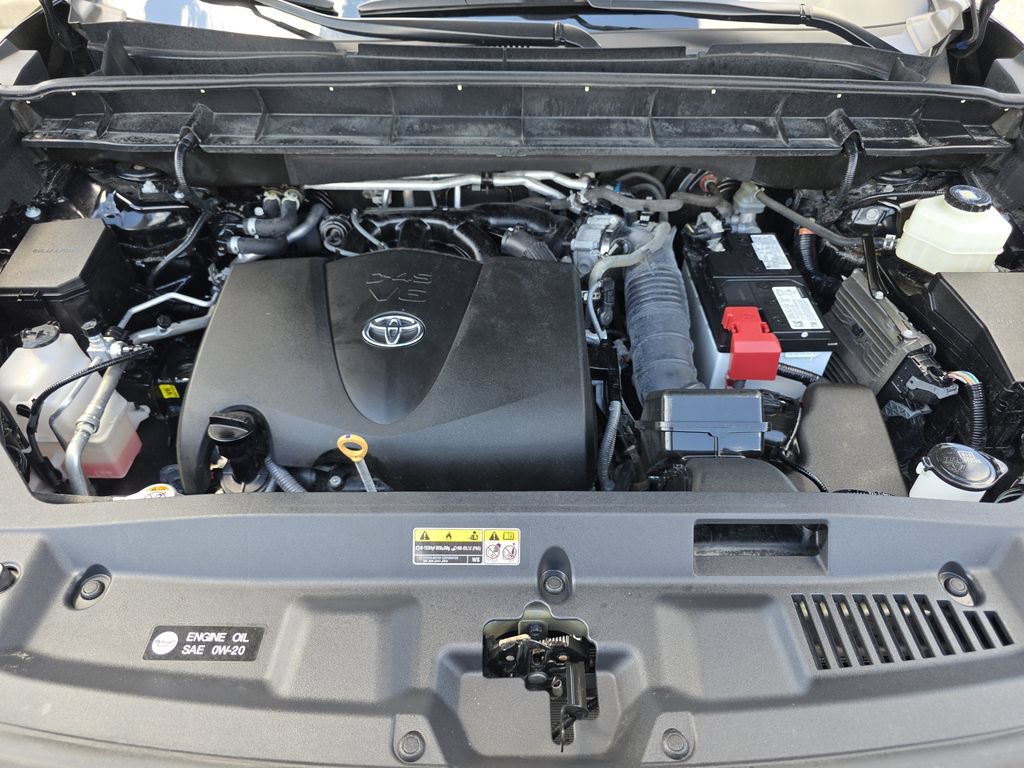 Used 2022 Toyota Highlander XLE AWD/4WD image 30