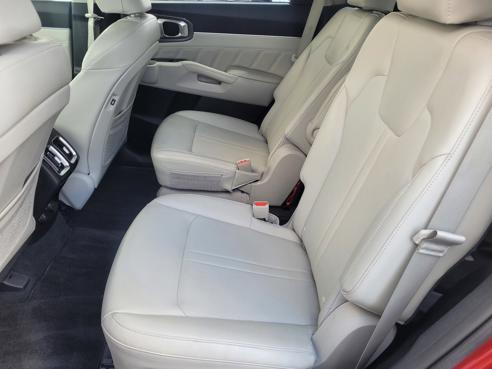 Used 2022 Kia Sorento SX image 9