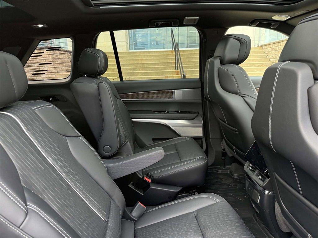 New 2026 Cadillac Vistiq Luxury w/ LPO, Floor Liner Package image 15