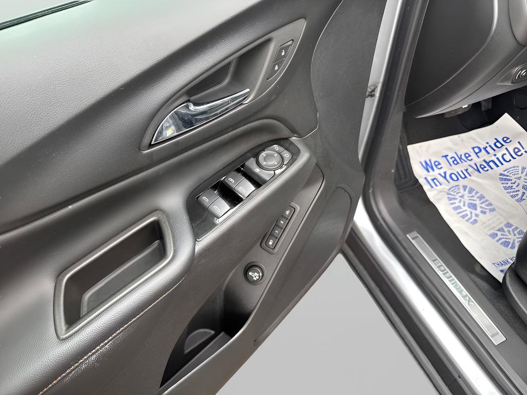 Used 2023 Chevrolet Equinox Premier image 19