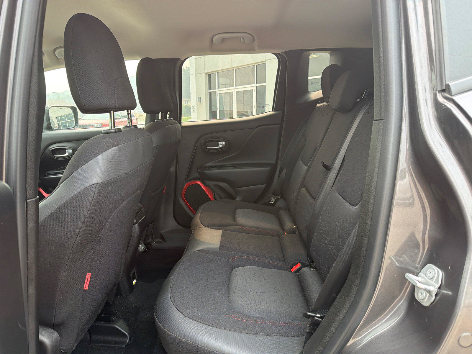 Used 2019 Jeep Renegade Trailhawk AWD/4WD image 17