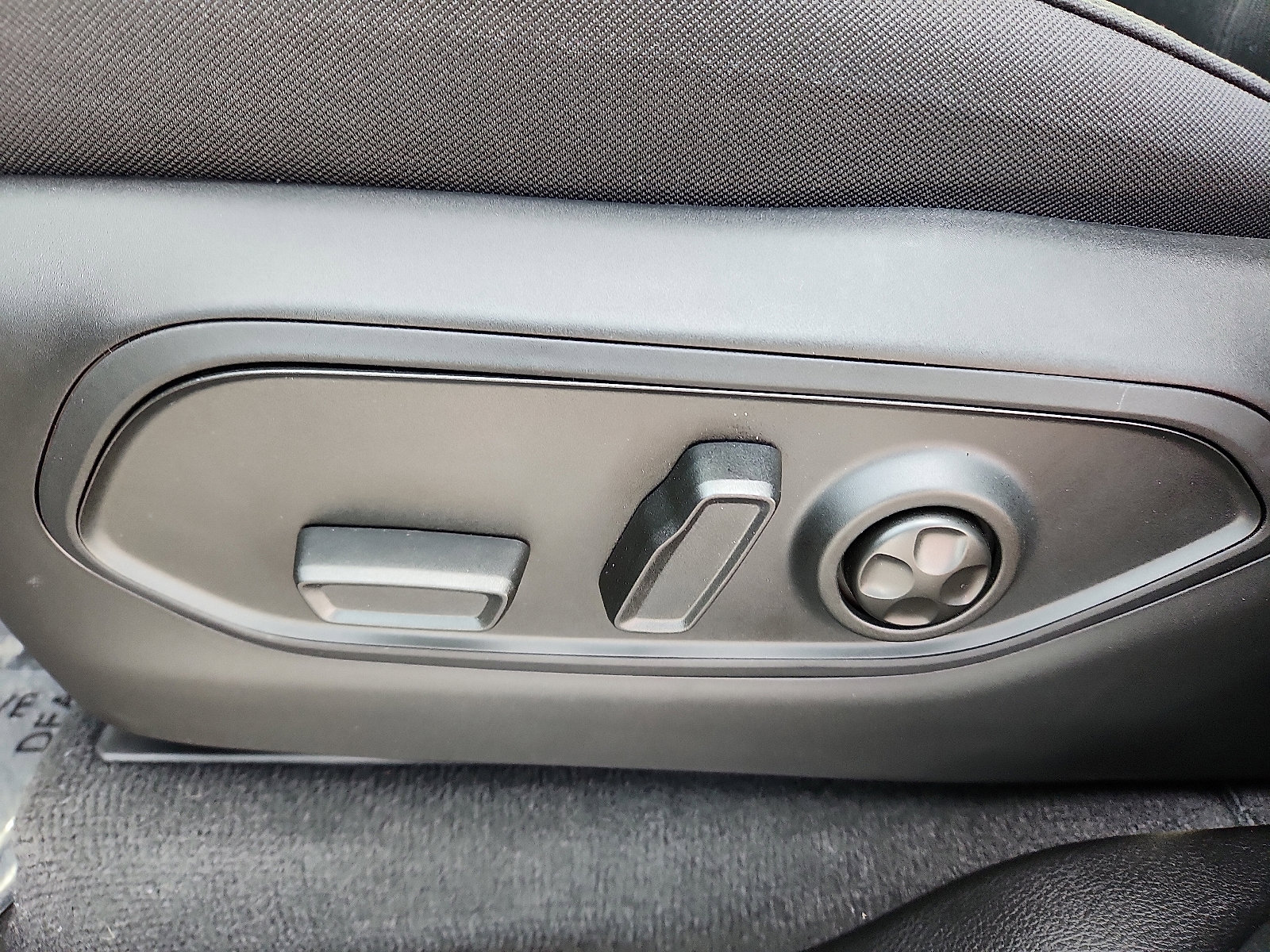 Used 2025 Jeep Grand Cherokee Laredo image 12