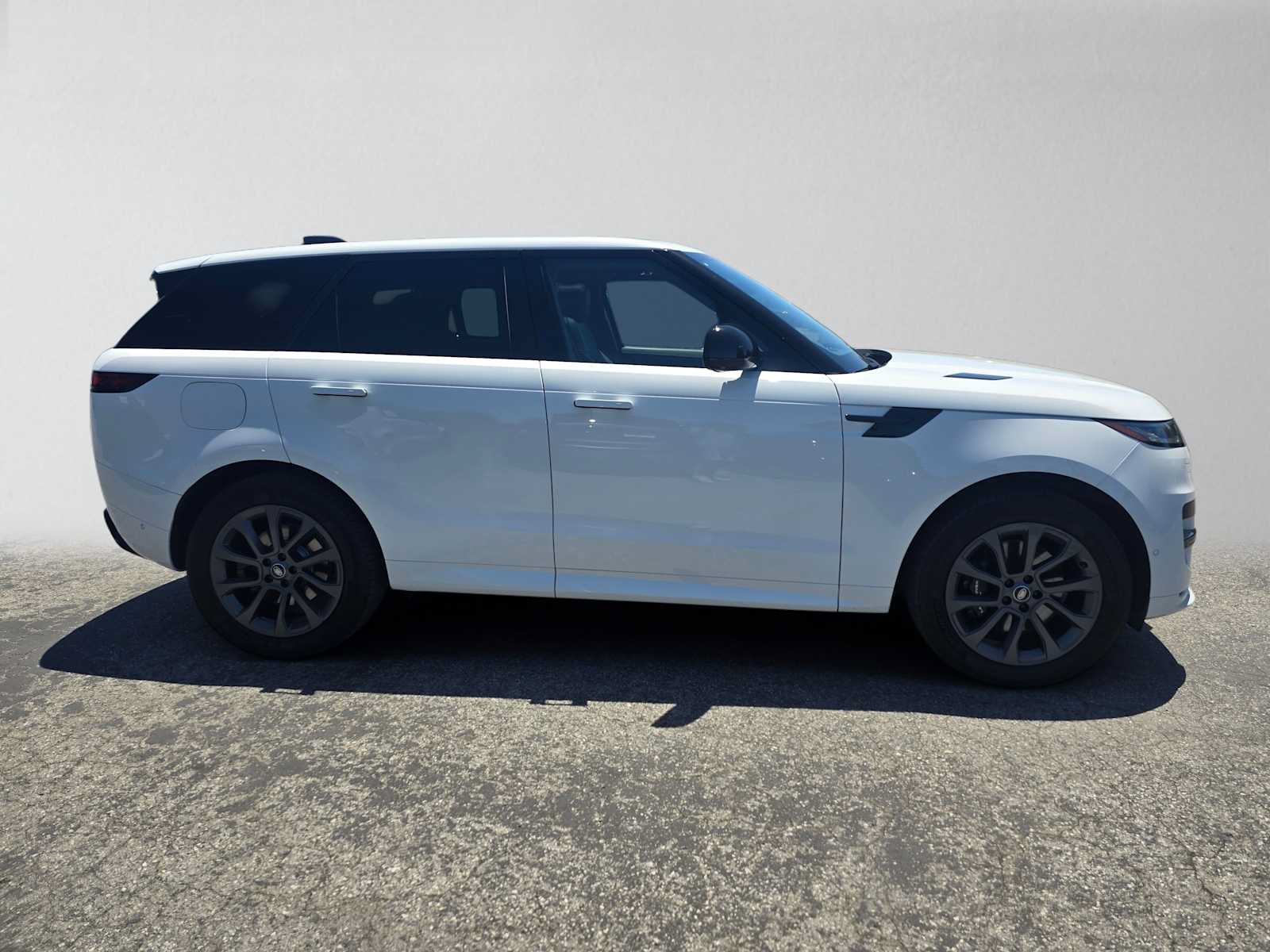 Used 2024 Land Rover Range Rover Sport Dynamic SE AWD/4WD image 6