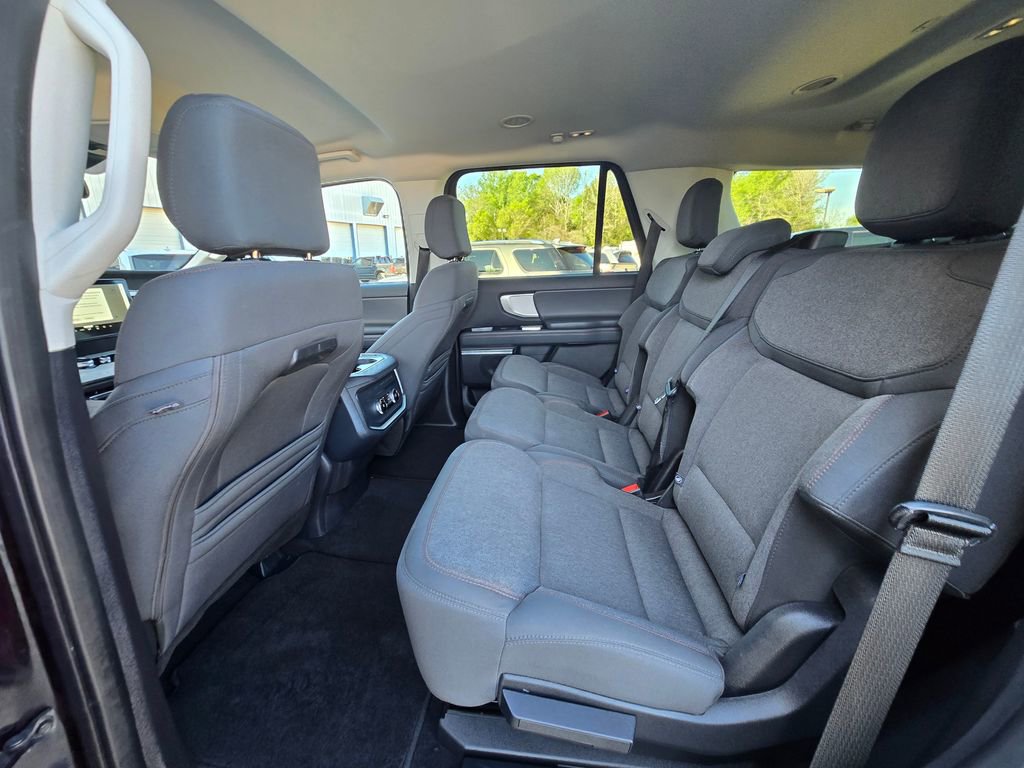 Used 2025 Ford Expedition Active image 17