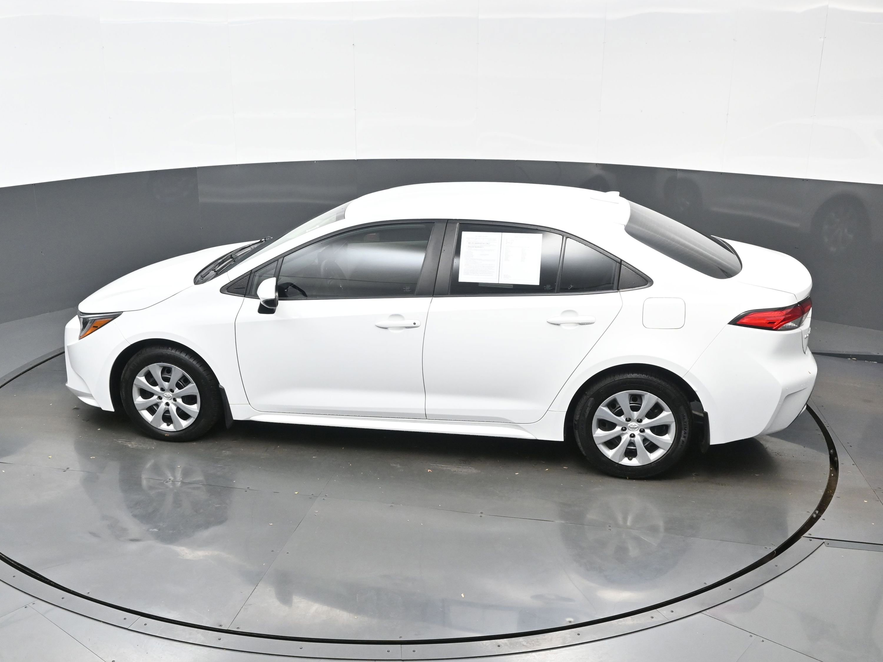 Used 2022 Toyota Corolla LE image 34