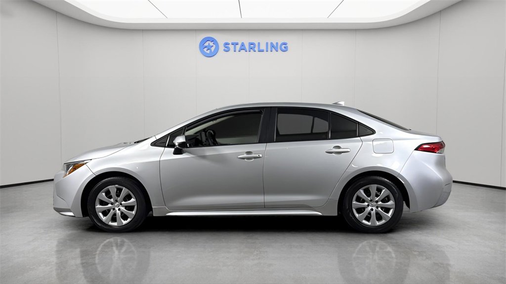 Used 2022 Toyota Corolla LE image 3