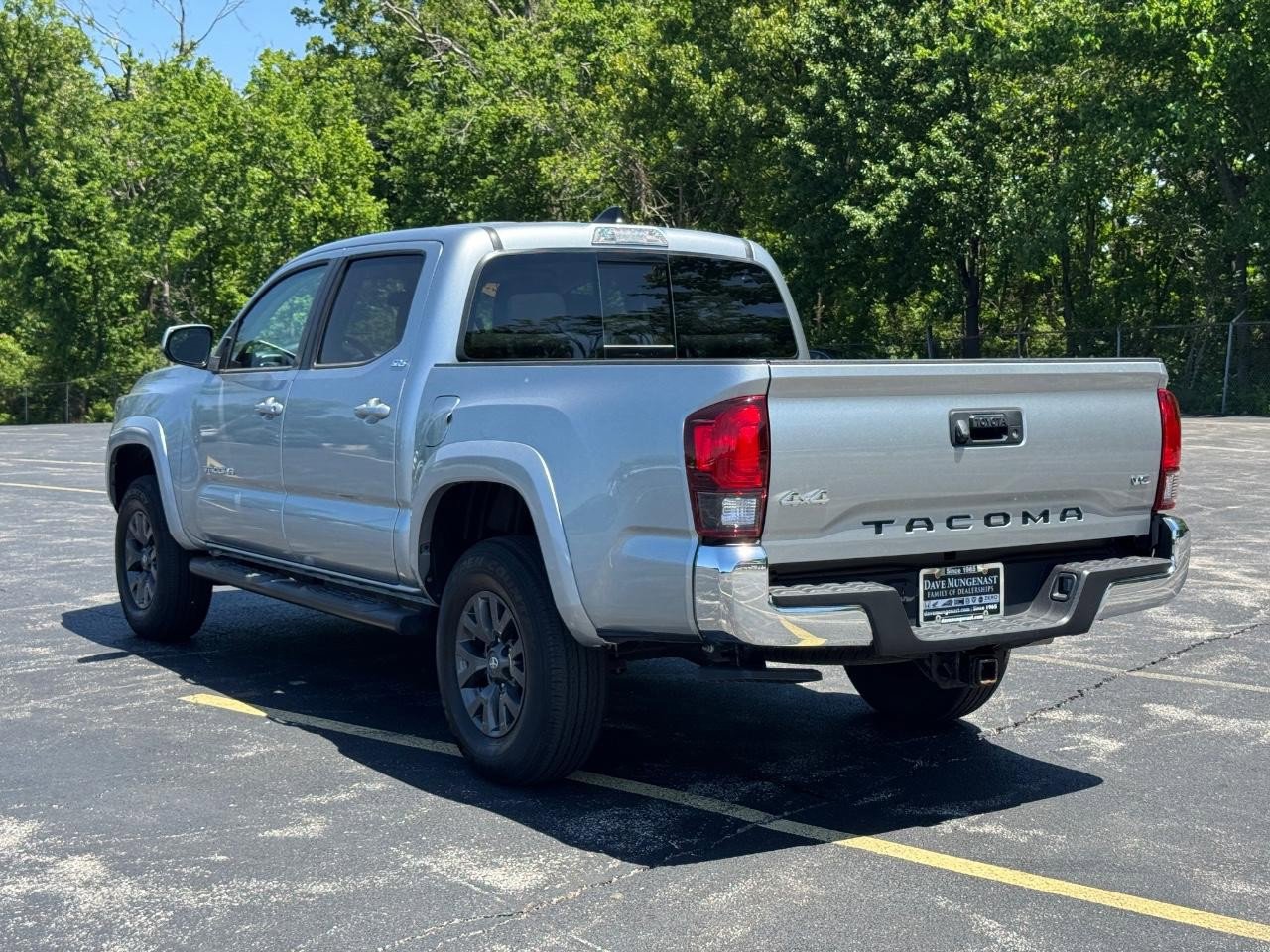 Used 2023 Toyota Tacoma SR5 AWD/4WD image 7