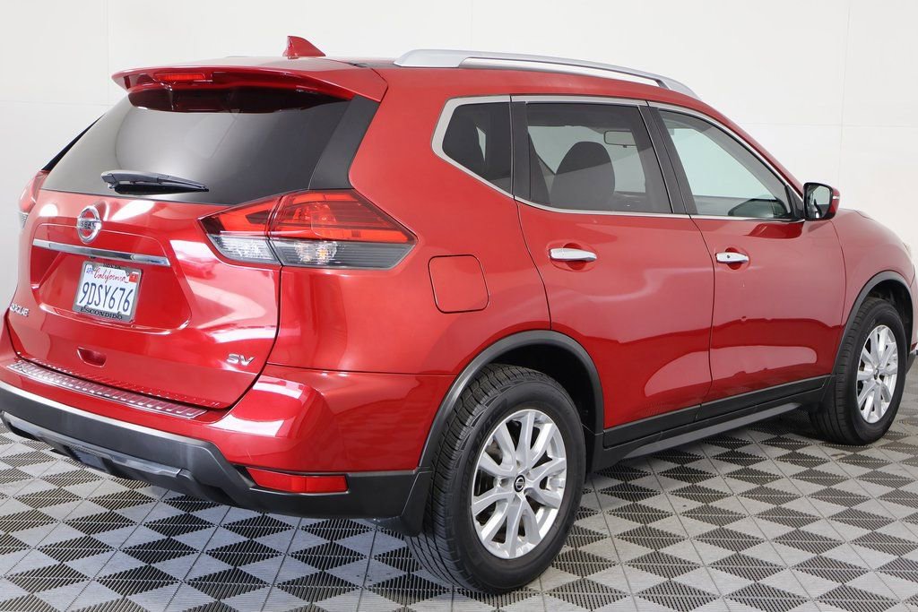 Used 2017 Nissan Rogue SV FWD image 4