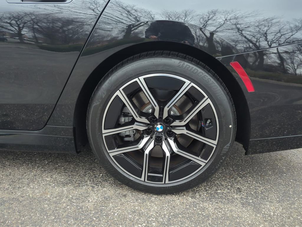 New 2025 BMW 760i xDrive w/ Executive Package image 10
