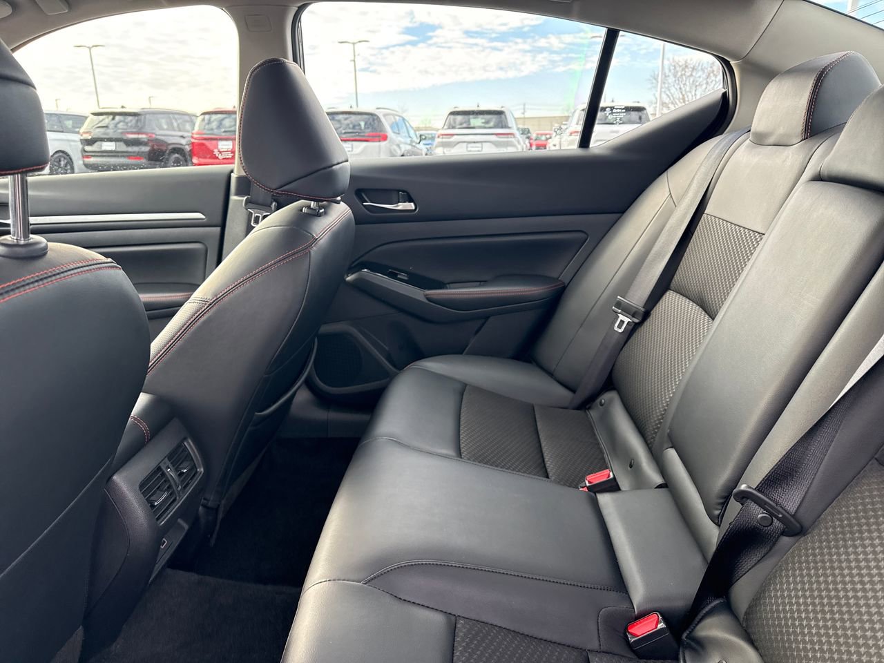 Used 2024 Nissan Altima 2.5 SR image 14