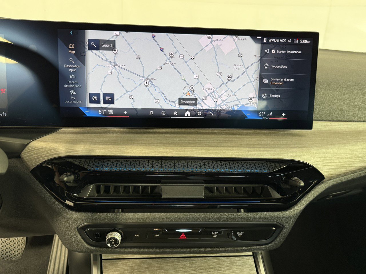 Used 2025 BMW 430i Coupe w/ Premium Package image 17