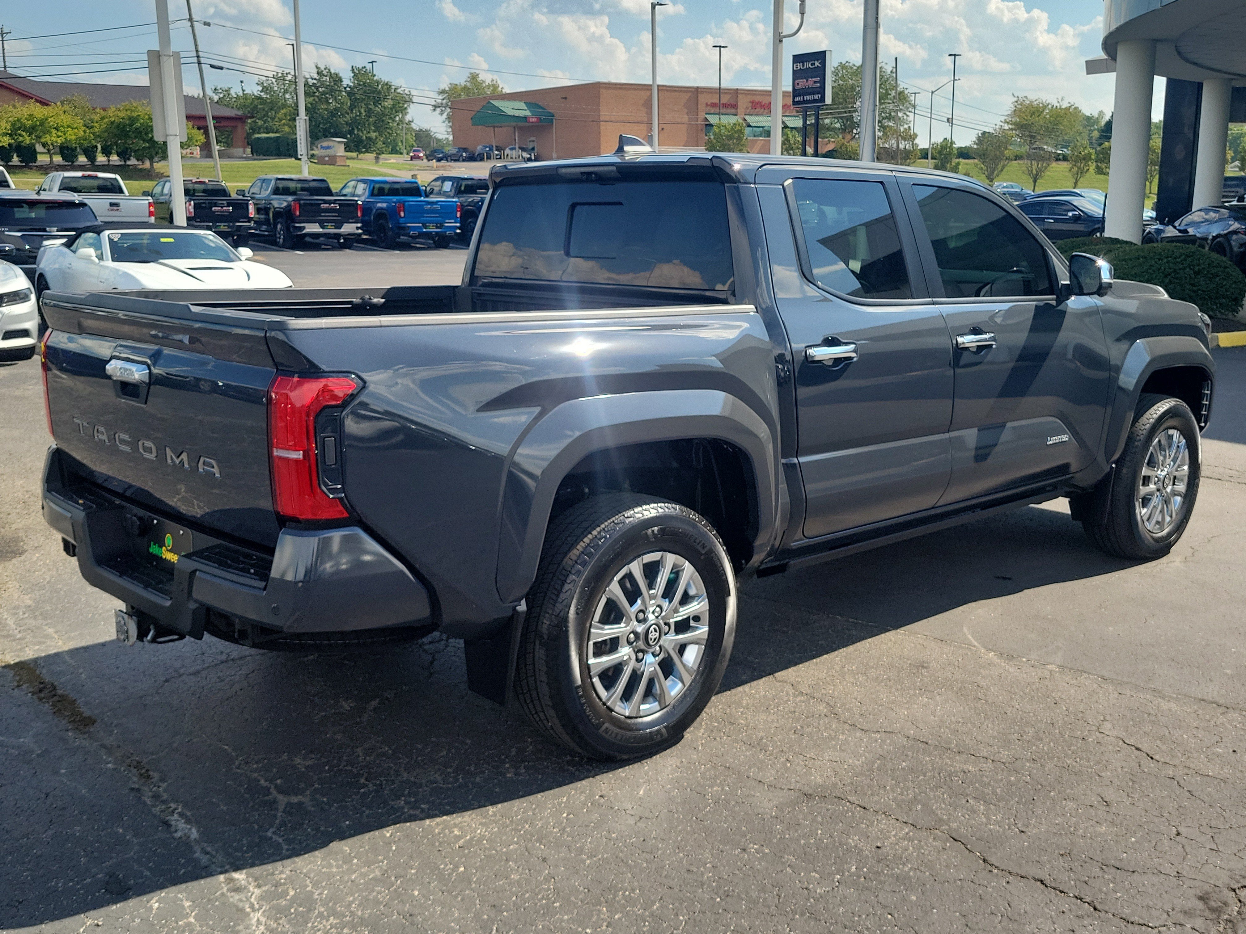 Used 2024 Toyota Tacoma Limited w/ Limited Package (LT) AWD/4WD image 4