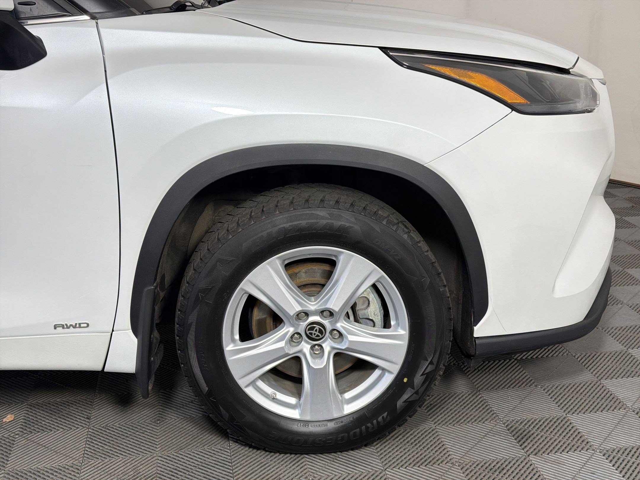 Used 2022 Toyota Highlander LE AWD/4WD image 12