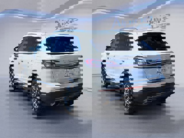 Used 2023 Lincoln Nautilus AWD w/ Premium Package image 3