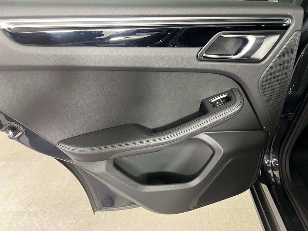 Used 2025 Porsche Macan image 26