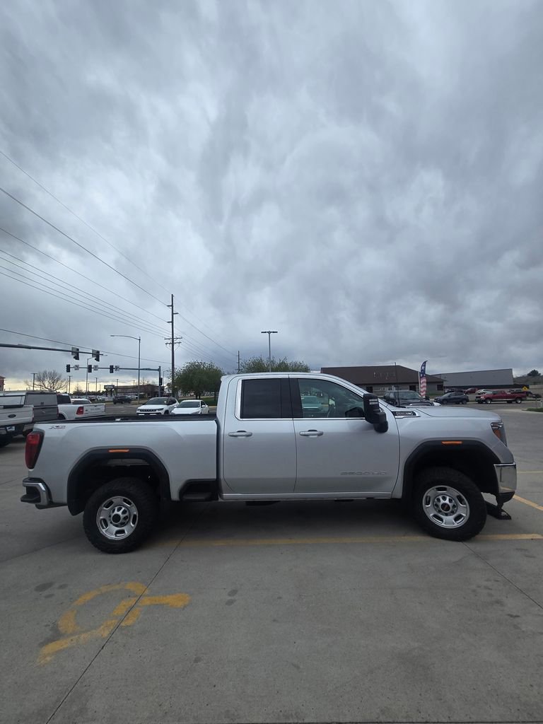 Used 2022 GMC Sierra 2500 SLE w/ X31 Off-Road Package image 2
