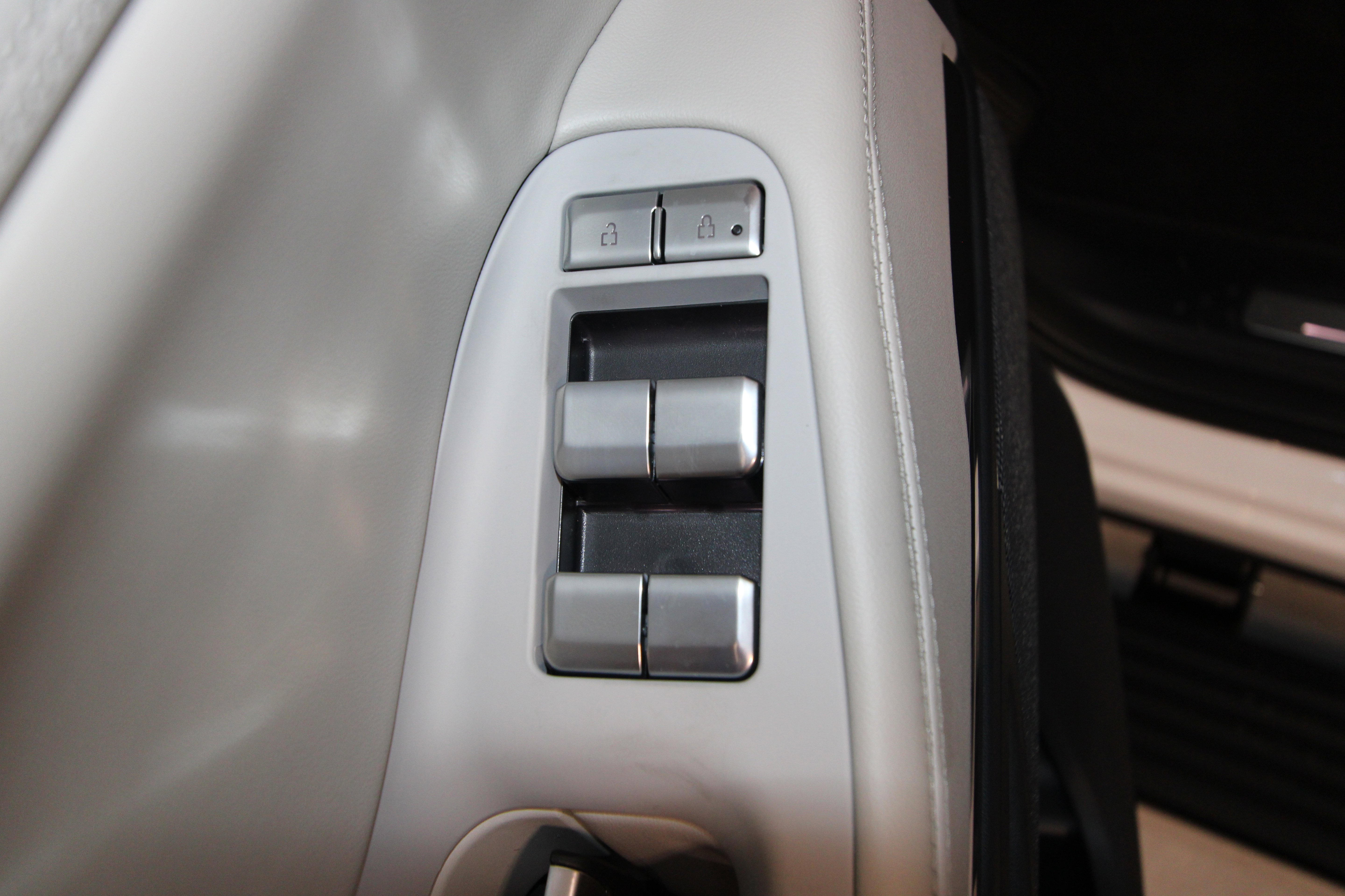 New 2026 Lincoln Navigator L Reserve AWD/4WD image 5