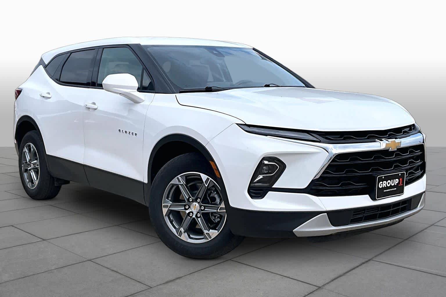 Used 2026 Chevrolet Blazer LT FWD image 3