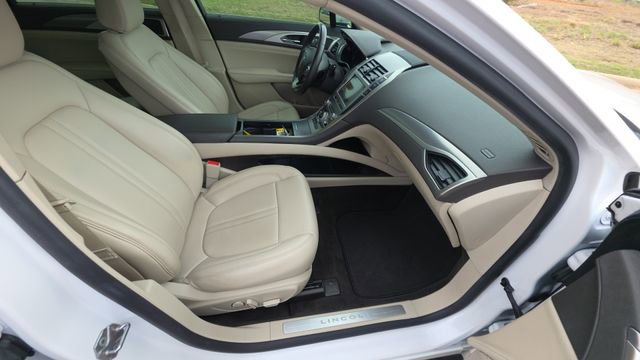 Used 2020 Lincoln MKZ w/ Convenience Package image 30