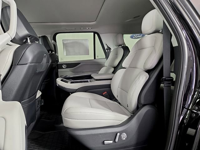 New 2025 Lincoln Navigator L Reserve AWD/4WD image 9