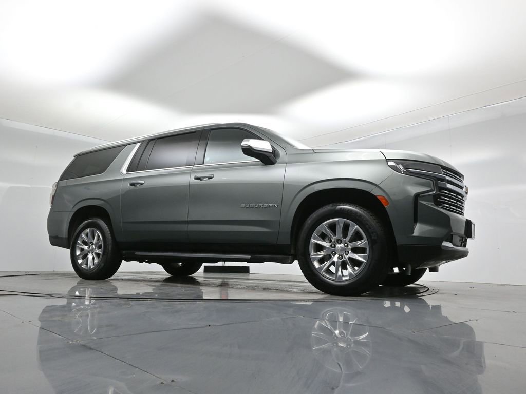 Used 2023 Chevrolet Suburban Premier image 4