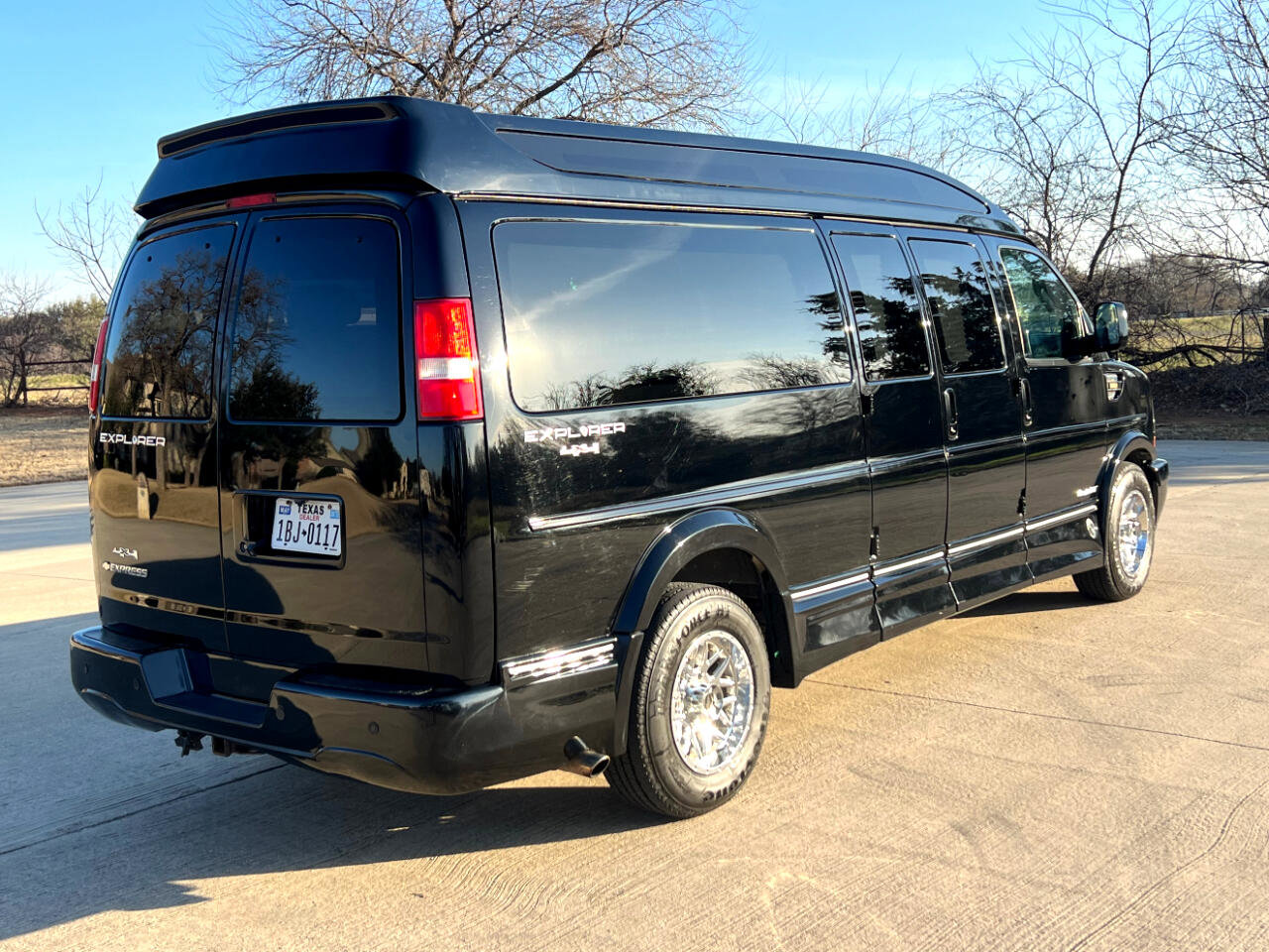 Used 2017 Chevrolet Express 2500 Extended image 12