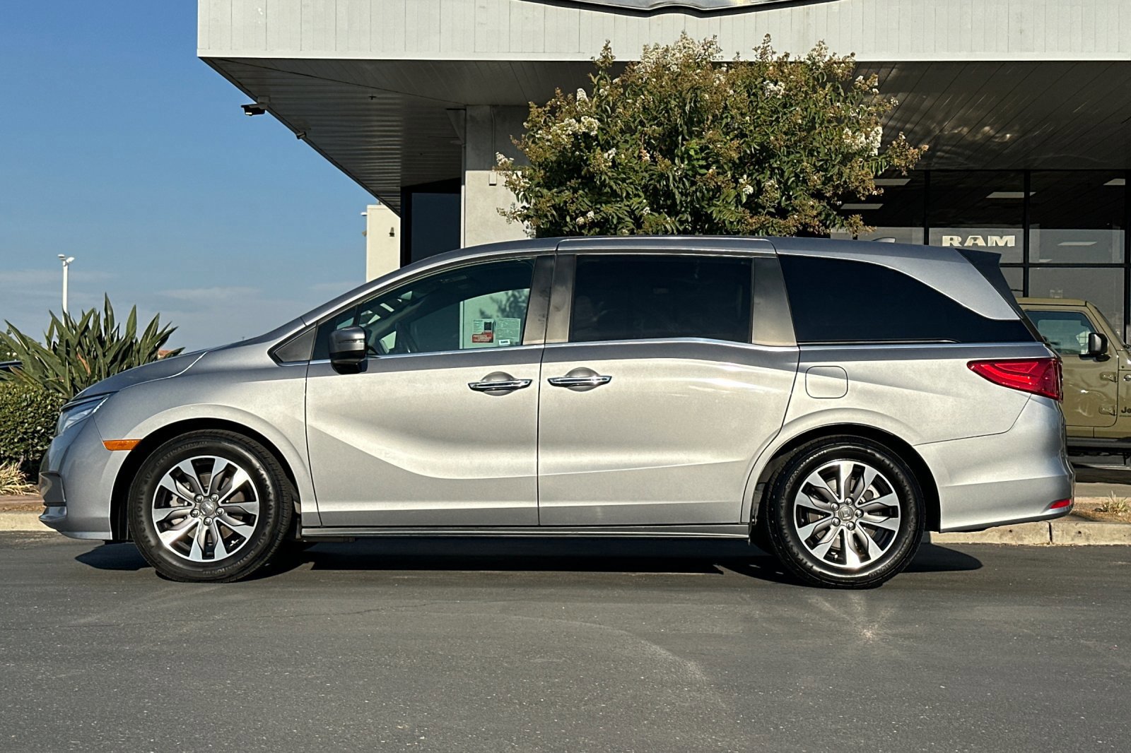 Used 2023 Honda Odyssey EX-L image 7