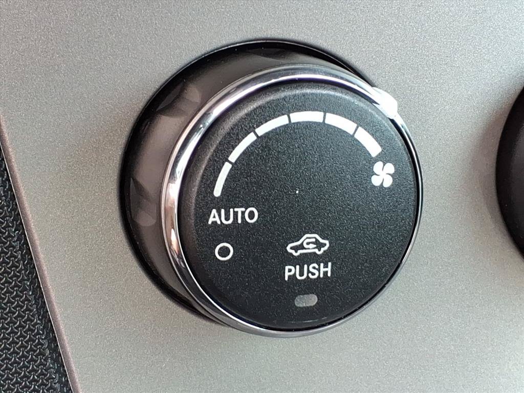 Used 2010 Chrysler Sebring Limited FWD image 30
