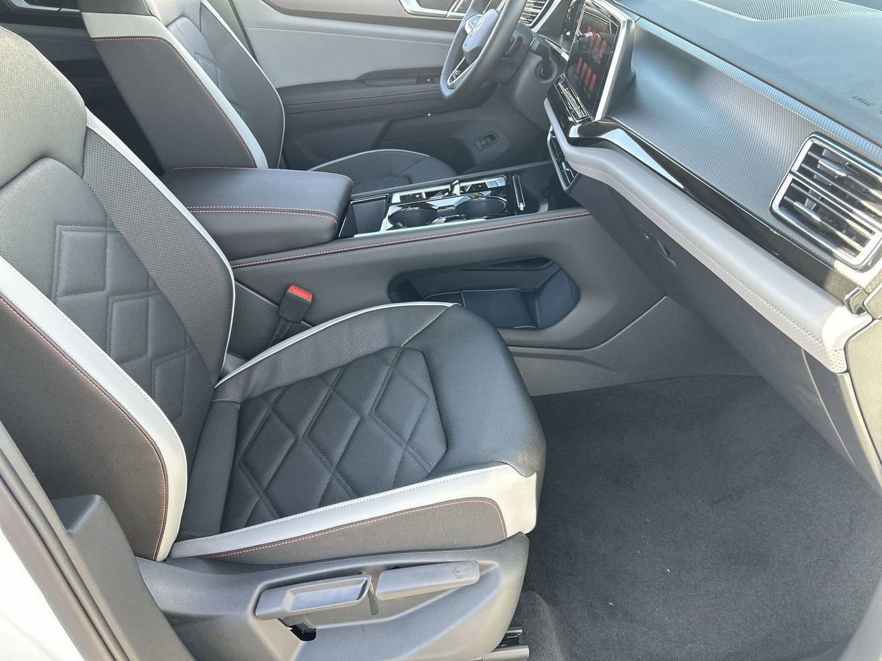 New 2026 Volkswagen Atlas Peak Edition image 8