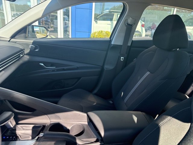 Certified 2025 Hyundai Elantra SE image 20