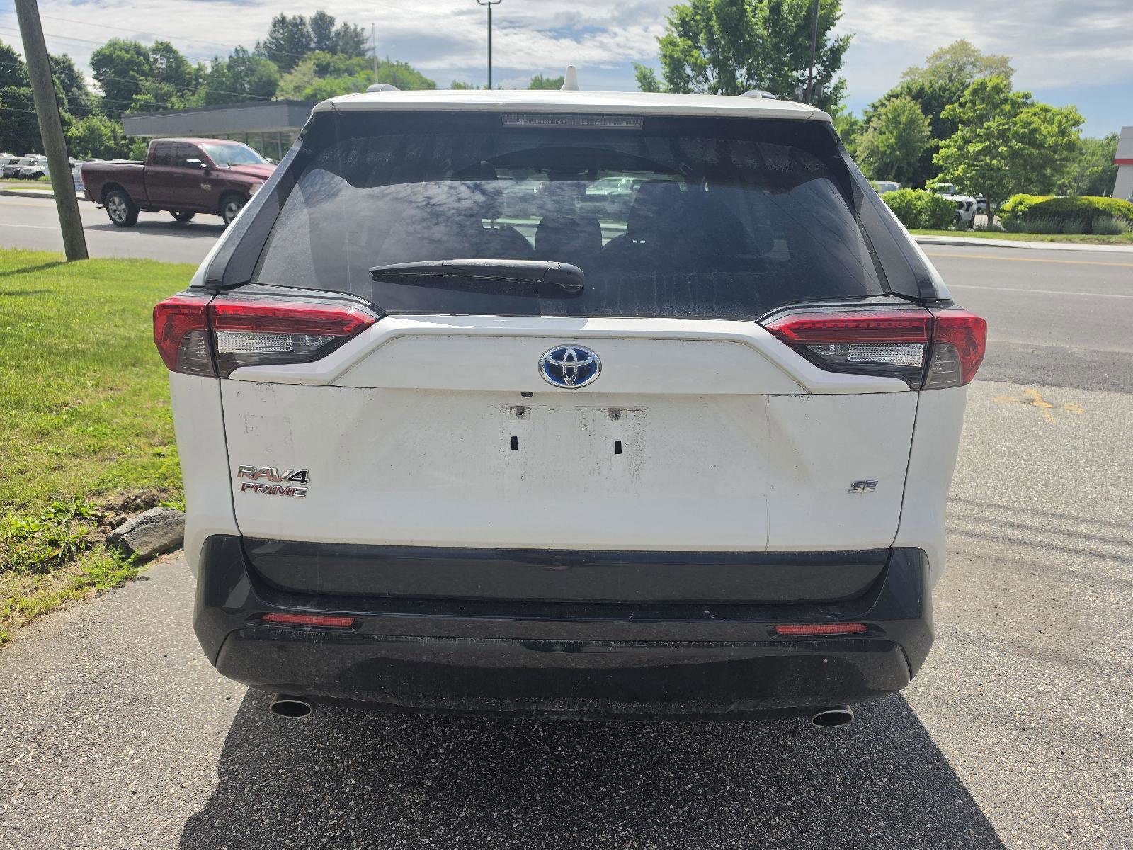 Used 2021 Toyota RAV4 SE w/ Weather & Moonroof Package AWD/4WD image 4