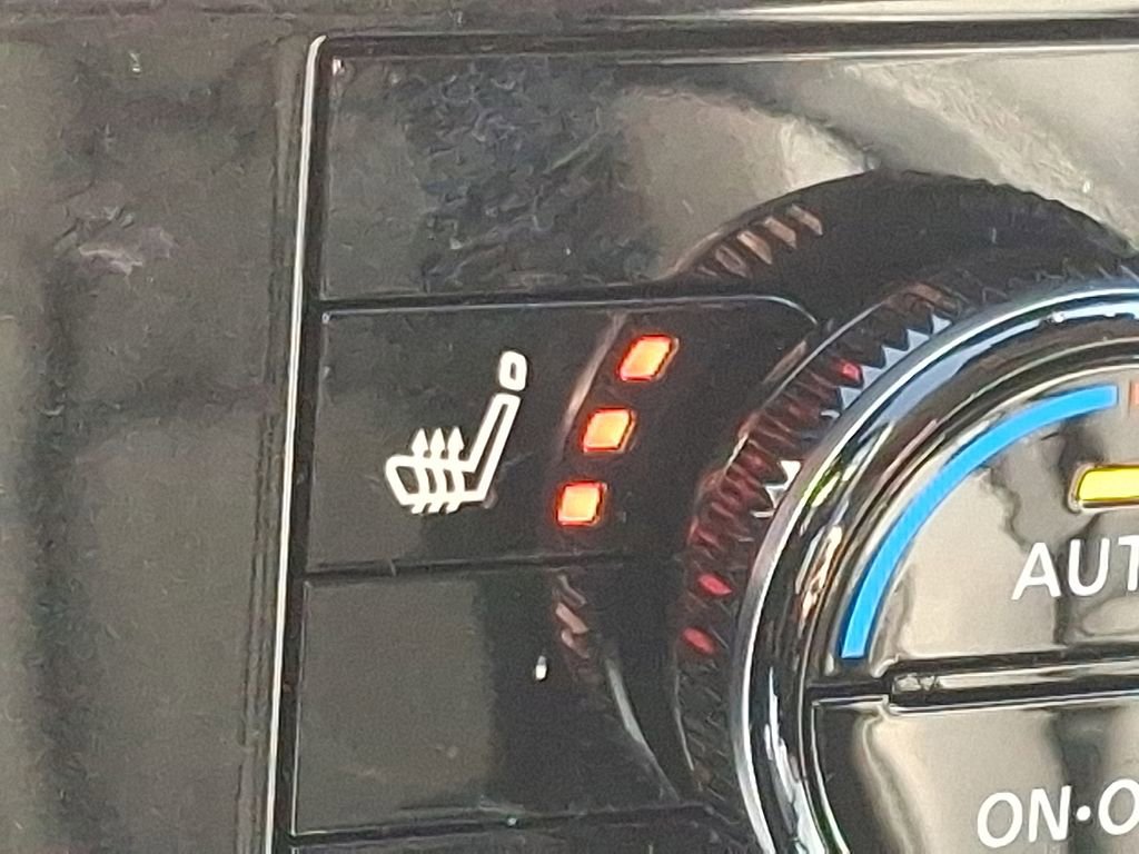 Used 2024 Nissan Pathfinder SL w/ Black Appearance Package image 11