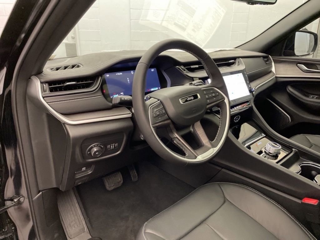 New 2026 Jeep Grand Cherokee Limited image 16