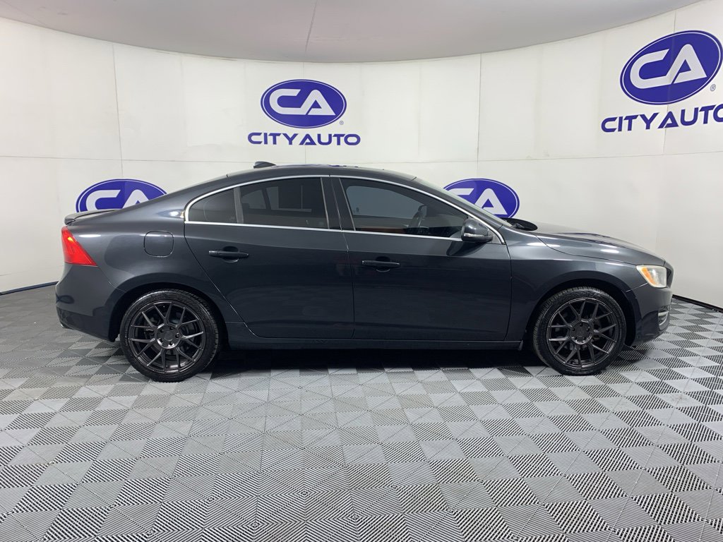 Used 2016 Volvo S60 T5 Premier w/ Convenience Package image 2