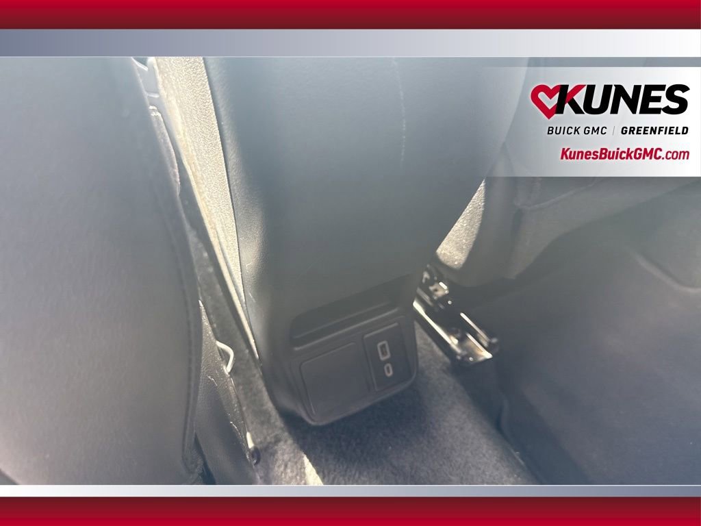 Used 2025 Buick Encore GX Preferred AWD/4WD image 36
