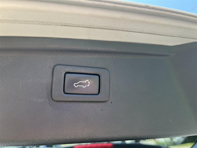 Used 2017 Subaru Outback 3.6R Limited AWD/4WD image 16