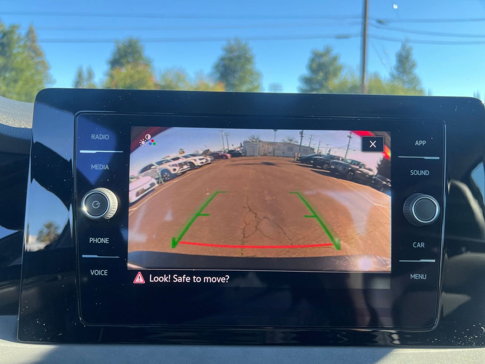 Used 2025 Volkswagen Jetta SE image 17