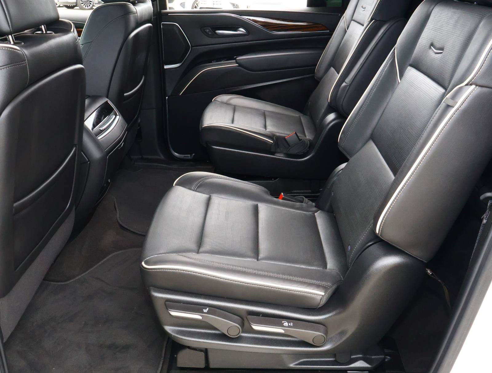 Used 2024 Cadillac Escalade ESV Premium Luxury RWD image 27