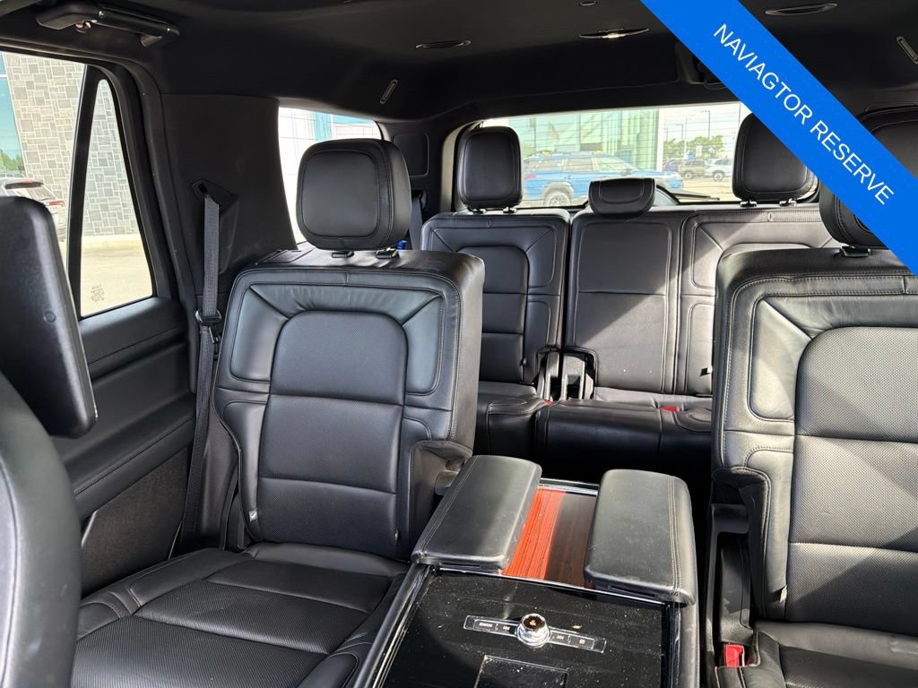 Used 2018 Lincoln Navigator Reserve w/ Technology Package AWD/4WD image 8