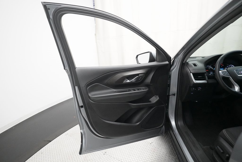 Used 2024 GMC Terrain SLE image 27