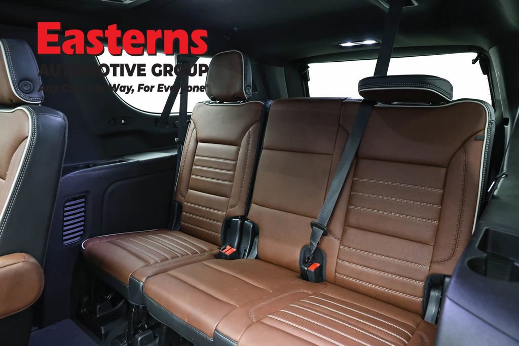 Used 2023 GMC Yukon XL Denali Ultimate w/ LPO, Floor Liner Package AWD/4WD image 32